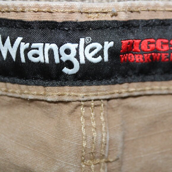 Wrangler Men's Tan Cargo Shorts - Picture 14 of 16